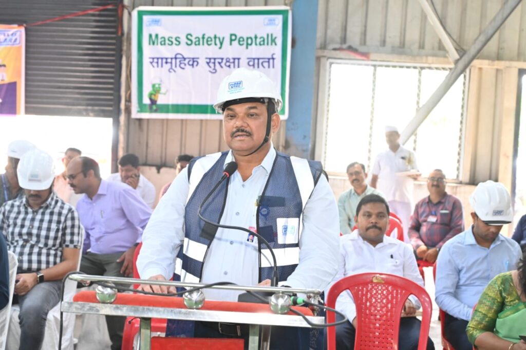 एनटीपीसी लारा ने मजदूर दिवस पर मजदूरों को सुरक्षा के बारे में जागरूक किया