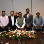 नवा रायपुर में मल्टिस्पेशियलिटी अस्पताल की स्थापना में शाल्वी ग्रुप की रुचि, मुंबई में मुख्यमंत्री से की मुलाकात