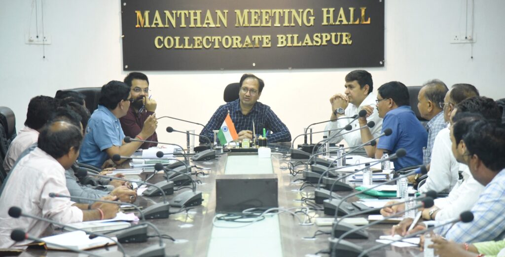 अधूरी सिंचाई योजनाएं भी भूजल के नीचे चले जाने का एक कारण, निर्माण स्थलों की सतत निगरानी करने अधिकारियो को कलेक्टर के निर्देश