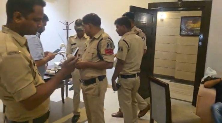 होटल पैट्रिशियन के कमरे में शराब व हुक्का पार्टी, सात युवक-युवतियाँ पकड़े गए,कोटपा एक्ट के तहत हुई कार्रवाई