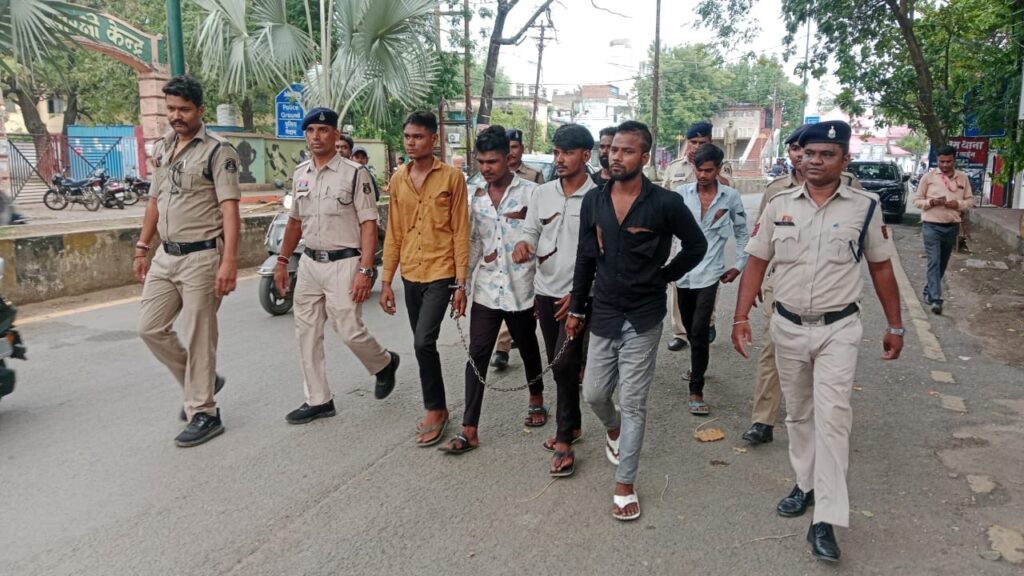 हथियार लहराकर दहशत फैलाने वालो को पुलिस ने सिखाया सबक,पाँच आरोपियो को भेजा जेल