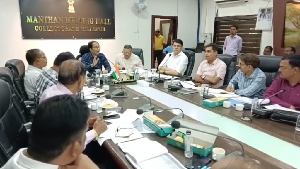 कलेक्टर ने की जिला सहकारी बैंक के काम – काज की समीक्षा