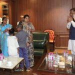 शहादत को नमन: केंद्रीय गृह मंत्री अमित शाह ने शहीद आकाश राव गिरिपुंजे के परिजनों से की मुलाकात