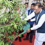 मुख्यमंत्री ने आईआईएम रायपुर परिसर में किया सुशासन वाटिका का शुभारंभ