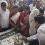 संविधान बचाओ अभियान पर संगोष्ठी का आयोजन, राहुल गांधी के जन्मदिवस पर कांग्रेसियो ने काटा केक,नेता प्रतिपक्ष महंत विधायक देवेन्द्र ने देखी पत्रकारो के साथ फ़िल्म फुले