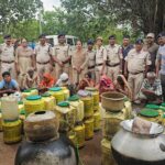 कोचियों की चाल पर फिरा पानी, सफाईकर्मी बनकर दी गई दबिश, सात गिरफ्तार