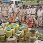एसएसपी के निर्देश पर अवैध शराब के खिलाफ बिलासपुर पुलिस की सख्त कार्रवाई, 1040 लीटर कच्ची महुआ शराब जब्त, 8 आरोपी गिरफ्तार