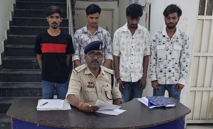 बिलासपुर में तेज रफ्तार स्टंट: सनरूफ से बाहर निकलकर ली सेल्फी, चार युवक गिरफ़्तार