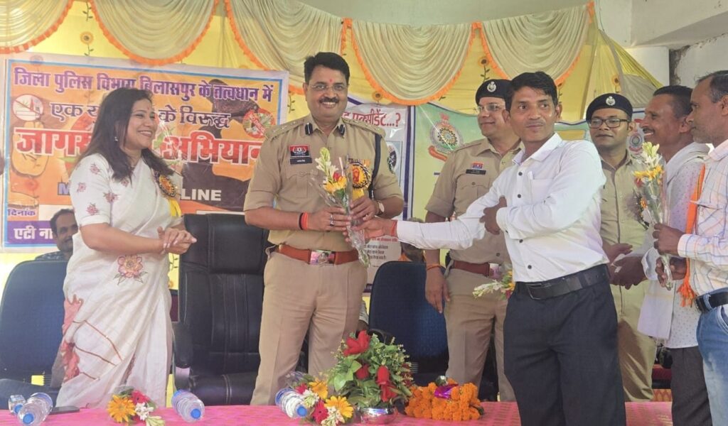 एक युद्ध नशे के विरुद्ध कार्यक्रम का आयोजन, सियान चेतना और यातायात जागरूकता पर रहा फोकस,थाना सीपत के ग्राम करमा में हुआ आयोजन