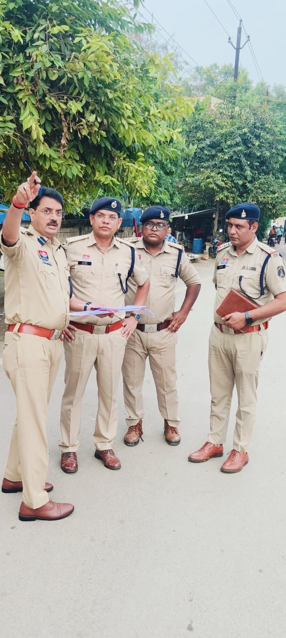शहर के यातायात सुधार हेतु सख्त एक्शन मोड में एसएसपी रजनेश सिंह उतरे सड़क पर ,व्यस्ततम मार्गों का किया निरीक्षण