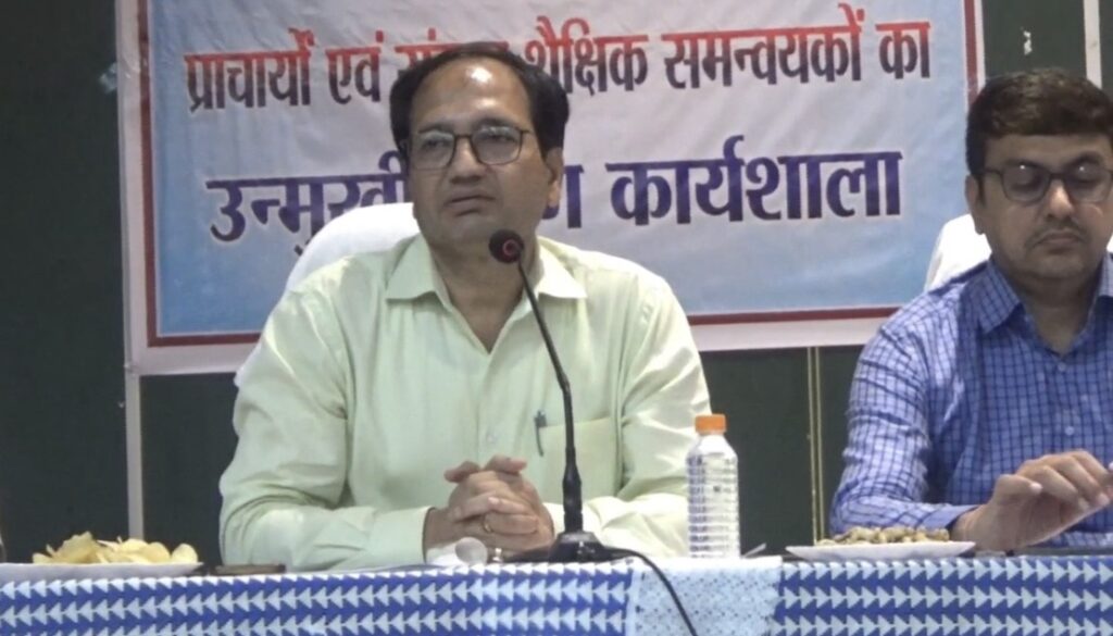 बच्चों के समग्र विकास के लिए कार्ययोजना बनाने कलेक्टर के निर्देश, शिक्षा की गुणवत्ता सुधारने पर दिया जोर