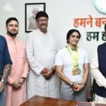 मुख्यमंत्री से एशियन अफ्रीकन पैसिफिक पावरलिफ्टिंग चैंपियनशिप की स्वर्ण पदक विजेता सुश्री नमी राय पारेख ने की मुलाकात