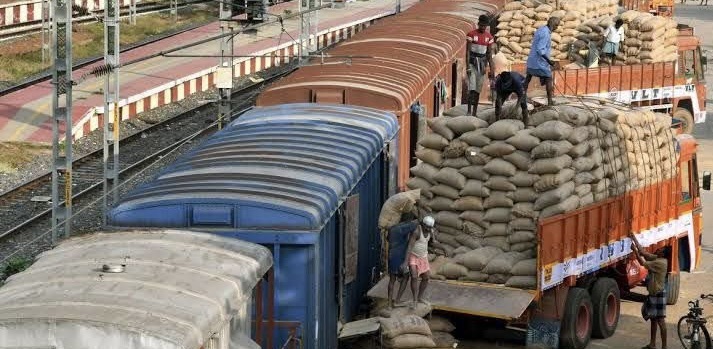 माल ढुलाई कनेक्टिविटी को बढ़ावा: कश्मीर से सेब की निर्बाध आपूर्ति और मिज़ोरम में पहली मालगाड़ी परिचालन से नए आर्थिक अवसरों का द्वार