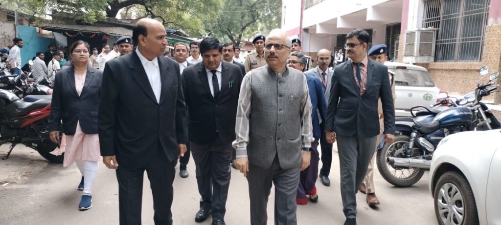 मुख्य न्यायाधीश रमेश सिन्हा ने रायपुर जिला न्यायालय का किया आकस्मिक निरीक्षण