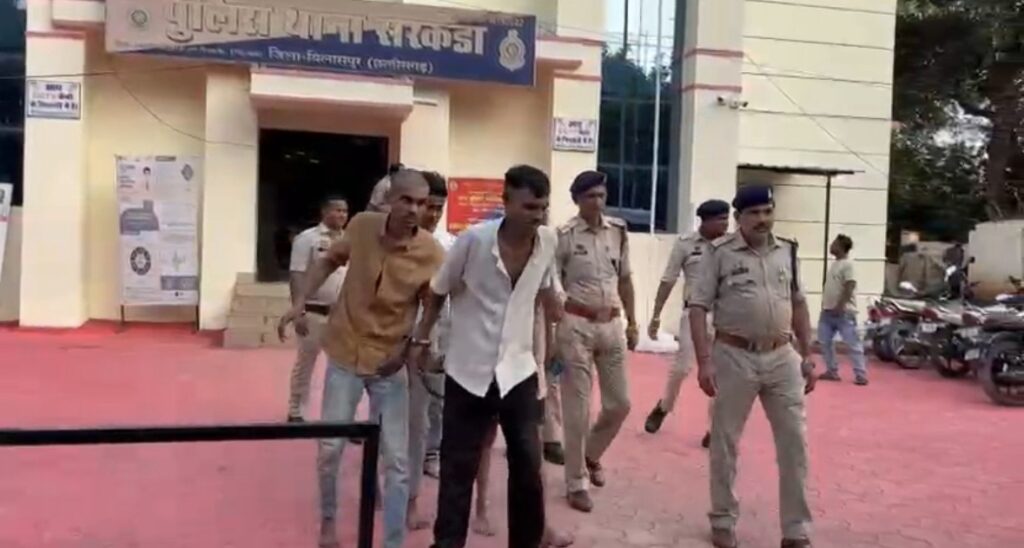 सोशल मीडिया पर हथियार लहराने वाले पांच आरोपी गिरफ्तार, पुलिस की बड़ी कार्रवाई,घातक हथियार बरामद ,सम्पत्ति भी होगी जप्त