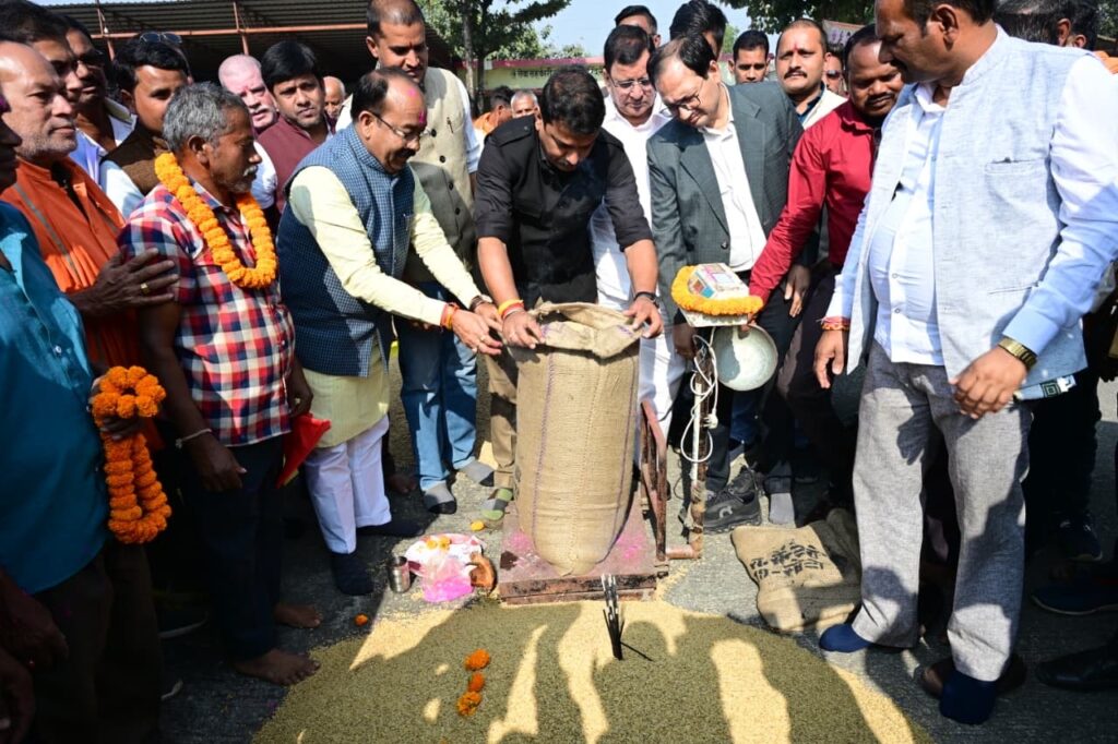 सेंदरी में समर्थन मूल्य धान खरीदी की शुरुआत, उप मुख्यमंत्री अरुण साव ने किया शुभारंभ