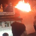 शॉर्ट सर्किट से लगी आग, बालकनी में जाकर बचाई महिलाओं व बच्चों ने जान