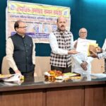 राज्य स्तरीय सामाजिक प्रतिभा सम्मान समारोह में प्रशासनिक सेवाओं का गौरव-धनंजय राठौर हुए सम्मानित