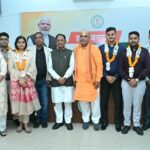 मुख्यमंत्री विष्णु देव साय से छत्तीसगढ़ लोक सेवा आयोग 2024 के टॉप 10 अभ्यर्थियों ने की सौजन्य भेंट