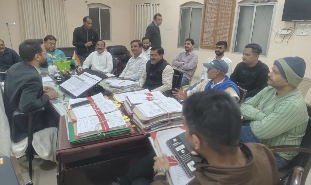 उप जिला निर्वाचन अधिकारी ने राजनीतिक दलों की बैठक ली, एसआईआर की प्रगति से कराया अवगत