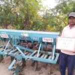 प्रदेश के किसान आधुनिक कृषि यंत्रों से बन रहे आत्मनिर्भर