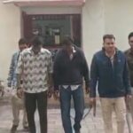 Video: रेलवे स्टेशन के पास मारपीट का वीडियो वायरल, दो युवक गिरफ्तार