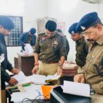 पुराने मामलों का निराकरण करने वाले विवेचकों की एसएसपी ने की सराहना, दिया इनाम