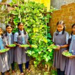 बच्चों को मिल रहा पौष्टिक आहार विद्यालय की बगिया से