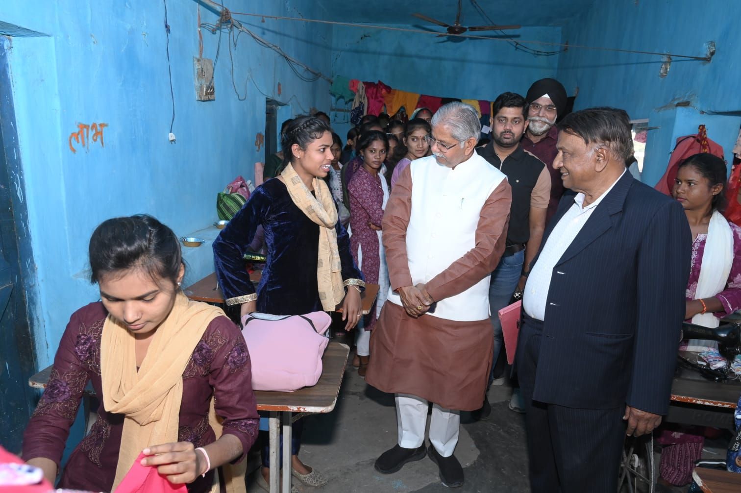 कंप्यूटर और सिलाई का प्रशिक्षण लेकर महिलाएं बन रहीं आत्मनिर्भर