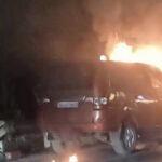 रायपुर में टाटा सूमो में लगी आग, सभी यात्री सुरक्षित; वाहन पूरी तरह जलकर राख