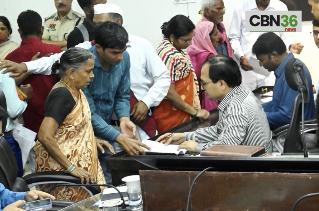 जनदर्शन में कलेक्टर संजय अग्रवाल ने सुनीं लोगों की समस्याएं, अधिकारियों को दिए त्वरित कार्रवाई के निर्देश