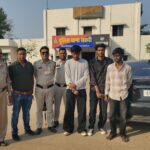 ओवरब्रिज पर शराब पीकर केक काट रहे थे, युवती समेत चार गिरफ्तार