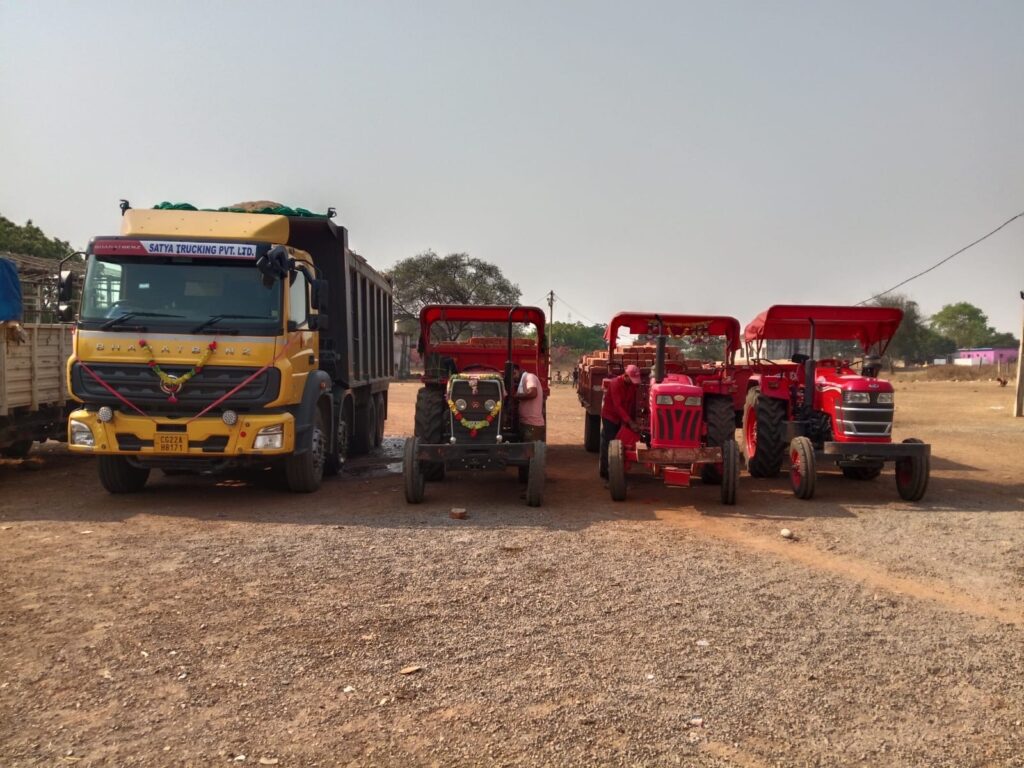 कलेक्टर के निर्देश पर अवैध खनिज परिवहन पर लगातार ताबड़तोड़ कार्रवाई दो हाइवा व तीन ट्रैक्टर-ट्रॉली जब्त, पुलिस अभिरक्षा में रखे गए वाहन