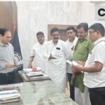 आमागोहन पटवारी को हटाने ग्रामीणों का कलेक्ट्रेट घेराव, विधायक अटल श्रीवास्तव भी पहुंचे