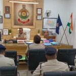 आईजी गर्ग ने रेंज की कानून-व्यवस्था और लंबित मामलों की समीक्षा की,मानस पोर्टल, सशक्त एप और अनुभव एप के प्रभावी उपयोग के दिए निर्देश