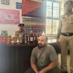 रायगढ़ पुलिस की बड़ी कार्रवाई : जानकी होटल में शराब रेड, होटल मैनेजर गिरफ्तार