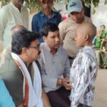 बैगा बच्चों से मिले कोटा विधायक अटल श्रीवास्तव, दी आर्थिक सहायता