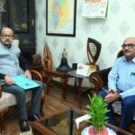राज्यपाल से मुख्य सचिव ने की सौजन्य भेंट, विकास कार्यों की प्रगति से कराया अवगत