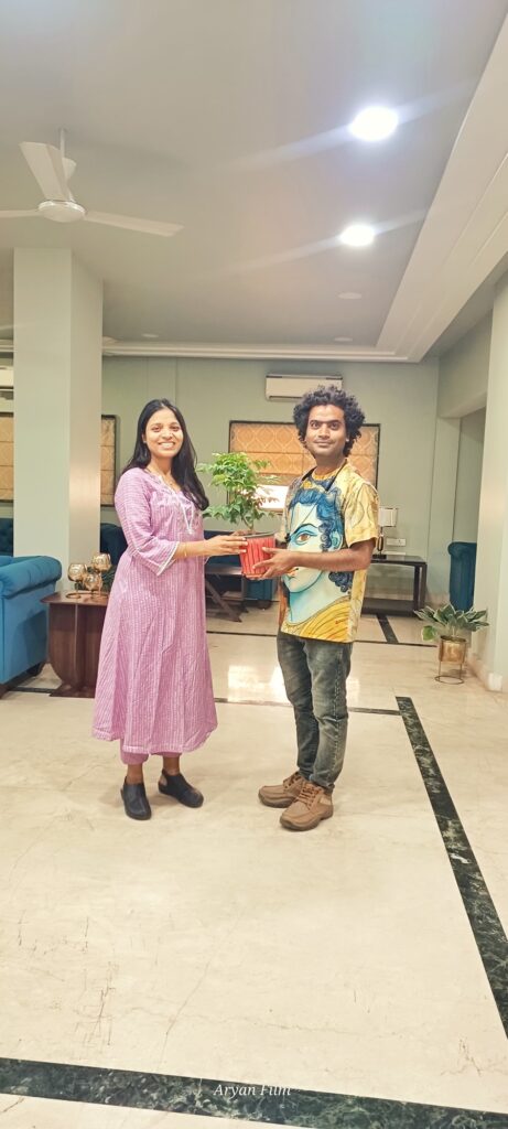 आईपीएस अंशिका जैन से आर्यन फिल्म के डायरेक्टर रामानंद तिवारी की सौजन्य मुलाकात