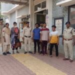 घर में चोरी का खुलासा, तीन चोर और जेवर खरीदने वाली महिला गिरफ्तार