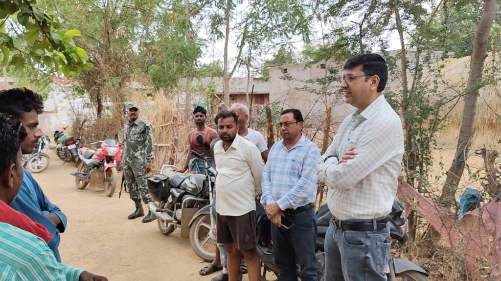 गोबर गैस संयंत्रों का निरीक्षण, सीईओ बोले- नियमित रखरखाव से मिलेगा अधिक लाभ