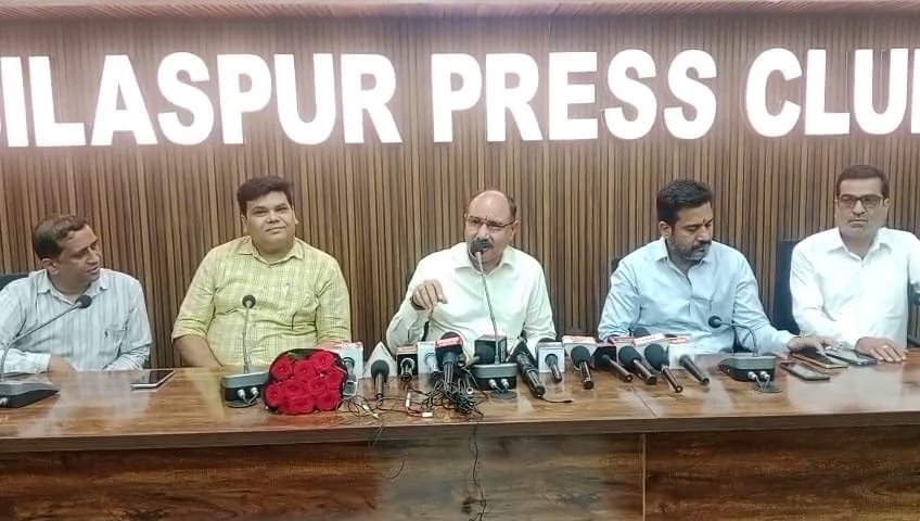 एआई युग में नई तकनीक अपनाने वाले युवाओं के लिए रोजगार के अपार अवसर: डॉ. अरविंद तिवारी