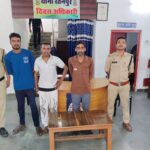 रास्ता रोककर मिर्च पाउडर झोंक शराब के लिए पैसे मांगने वाले तीन बदमाश गिरफ्तार, भेजे गए जेल