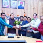 देहरादून में मुख्यमंत्री धामी से मिले छत्तीसगढ़ के मीडिया प्रतिनिधि, हरिद्वार महाकुंभ का दिया आमंत्रण