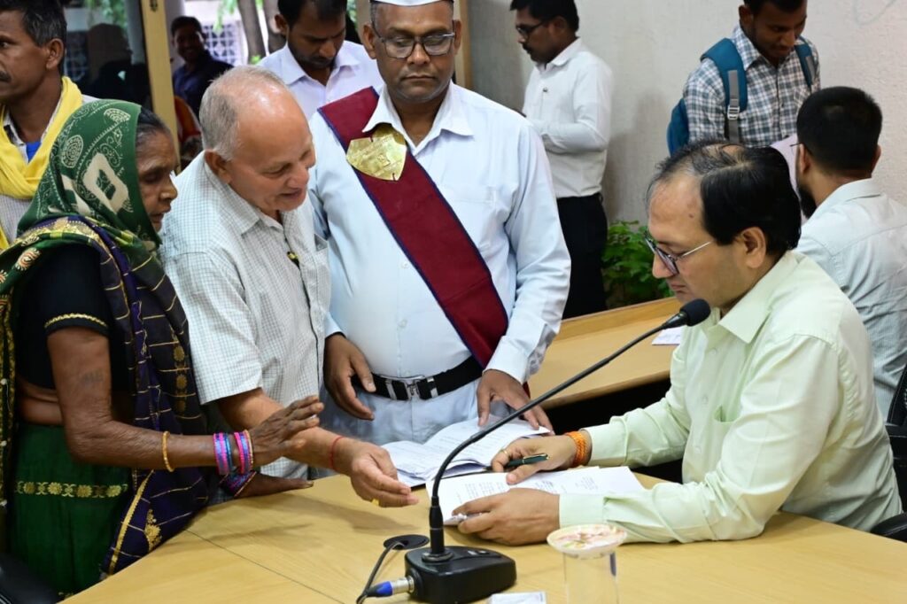 जनदर्शन में गूंजी किसानों, मजदूरों और ग्रामीणों की समस्याएं, कलेक्टर ने दिए त्वरित कार्रवाई के निर्देश