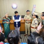 दुर्ग प्रवास पर डीजीपी अरुण देव गौतम ने पुलिस अधोसंरचना को दी नई सौगात, मदनवाड़ा के शहीद रजनीकांत सिंह को 17वीं पुण्यतिथि पर दी भावभीनी श्रद्धांजलि