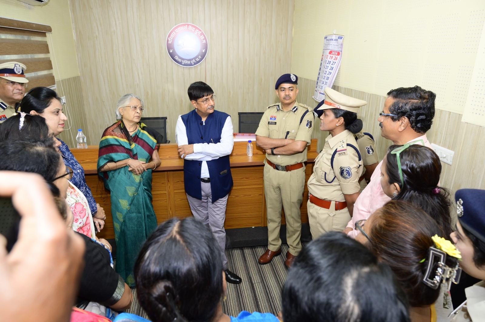 दुर्ग प्रवास पर डीजीपी अरुण देव गौतम ने पुलिस अधोसंरचना को दी नई सौगात, मदनवाड़ा के शहीद रजनीकांत सिंह को 17वीं पुण्यतिथि पर दी भावभीनी श्रद्धांजलि