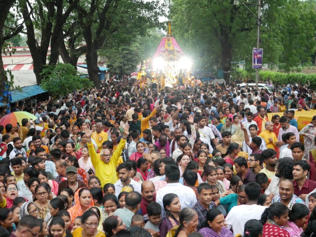भगवान जगन्नाथ रथ पर सवार होकर निकले नगर भ्रमण पर, भक्तों ने खींचा रथ, मौसी मां के घर पहुंचे