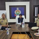 दुर्ग में डीजीपी देव की समीक्षा बैठक: कानून-व्यवस्था और अपराध नियंत्रण पर जोर, स्मार्ट पुलिसिंग को और प्रभावी बनाने के निर्देश