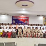 जशपुर में पुलिस मितानों को QR कोड स्टिकर, सामुदायिक पुलिसिंग होगी मजबूत